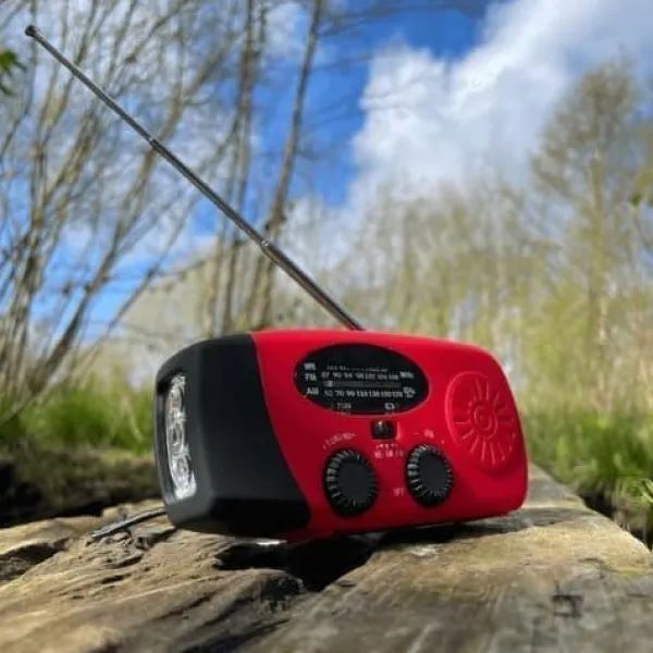 Discount OBOSOE Vevradio med Solceller, LED Ficklampa och 2000mAh Powerbank SOS SUNMATIC - Väderradio för hem- och campingnödsituationer med AM/FM-radio Beredskapsplaner