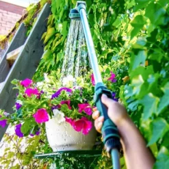 Discount Trädgårdsdusch – Multifunktionellt Vattenmunstycke med 3 Sprutinställningar, 180° Justerbart Huvud, Väggfäste och Spännband Bevattning